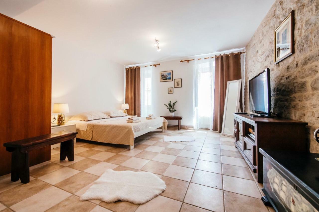 Heart Of Town Apartment Zadar Ngoại thất bức ảnh